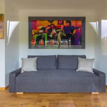 Chalet Gesamtes King Size Kueche Tv Regendusche Loggia