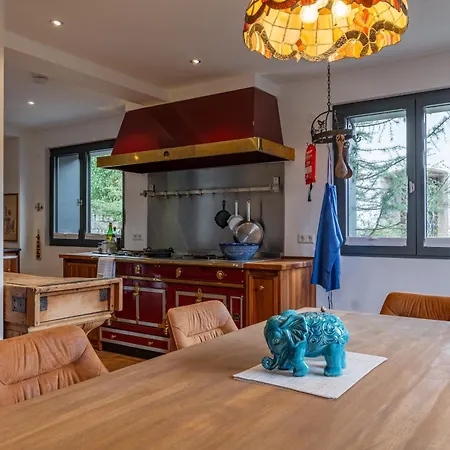 Chalet Gesamtes King Size Kueche Tv Regendusche Loggia Baden-Baden