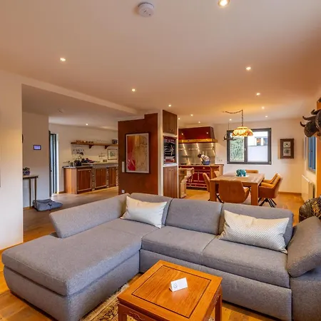 Gesamtes King Size Kueche Tv Regendusche Loggia شاليه بادن بادن